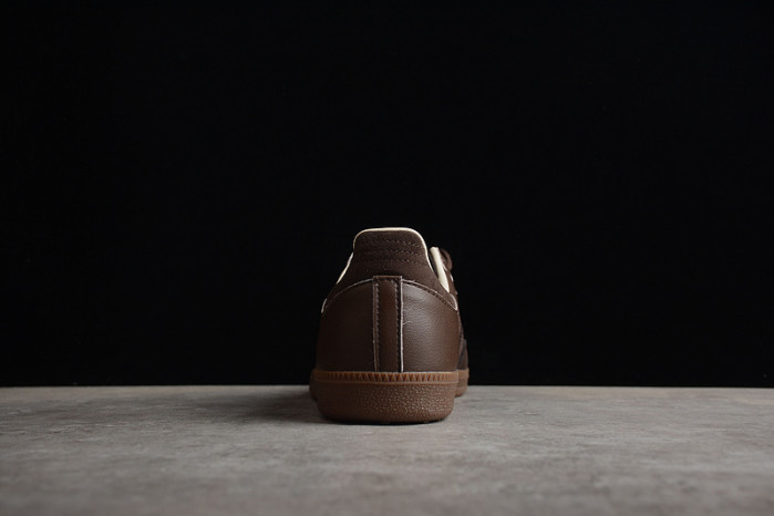 ad low-top sneaker 23031315