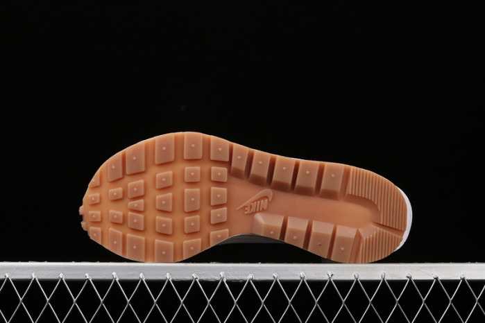 sacai x nike vaporwaffle "sail" dd1875-100