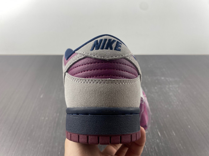 nike sb dunk low atmosphere grey true berry bq6817-001