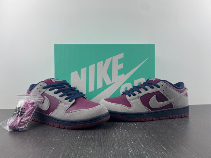 nike sb dunk low atmosphere grey true berry bq6817-001