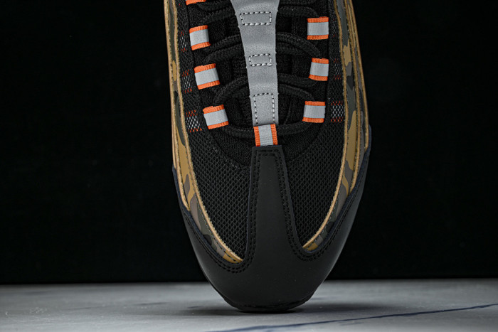 Nike Air Max 95 OG “Green Camo” HQ1973-001