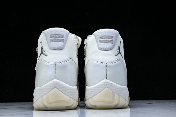 Jordan 11 Retro “Pearl” AR0715-110