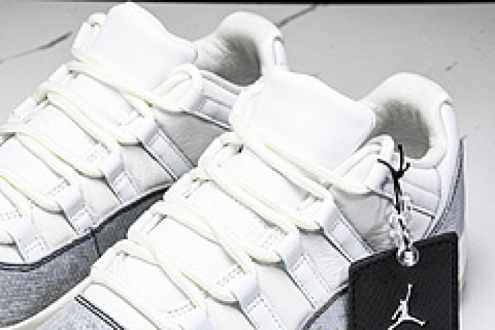 Air Jordan 11 Low HQ7000-001