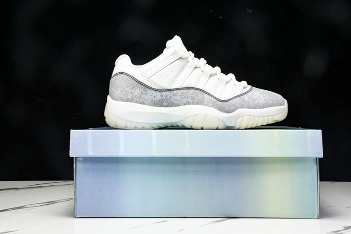 Air Jordan 11 Low HQ7000-001