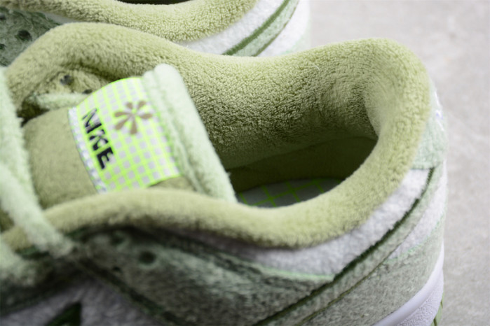 nike dunk low se fleece pack honeydew dq7579-300