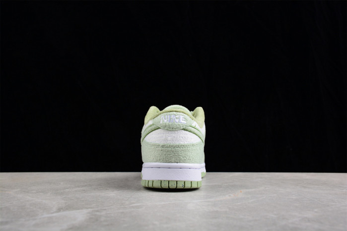 nike dunk low se fleece pack honeydew dq7579-300