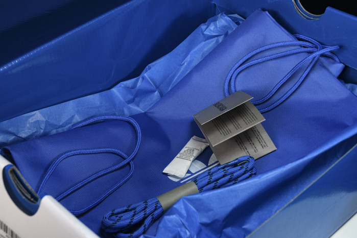 bl triple s trainers sneakers bts-06