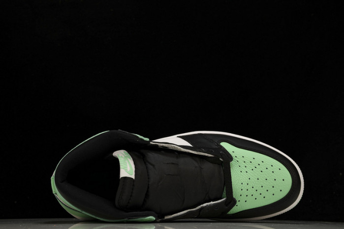 air jordan 1 retro high "green glow" dz5485-130