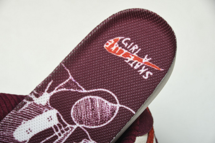 skate like a girl x nike sb dunk low dx4589-600