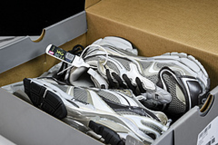 bl track trainers sneakers 779066-w3rbxp-2000