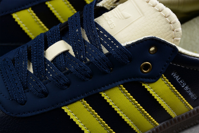 ad low-top sneaker 23031310