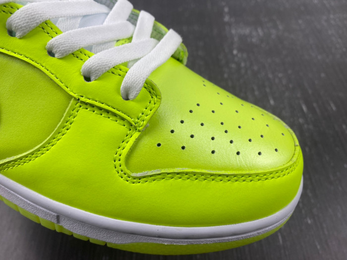 nike dunk low “glow in the dark” fj4610-702