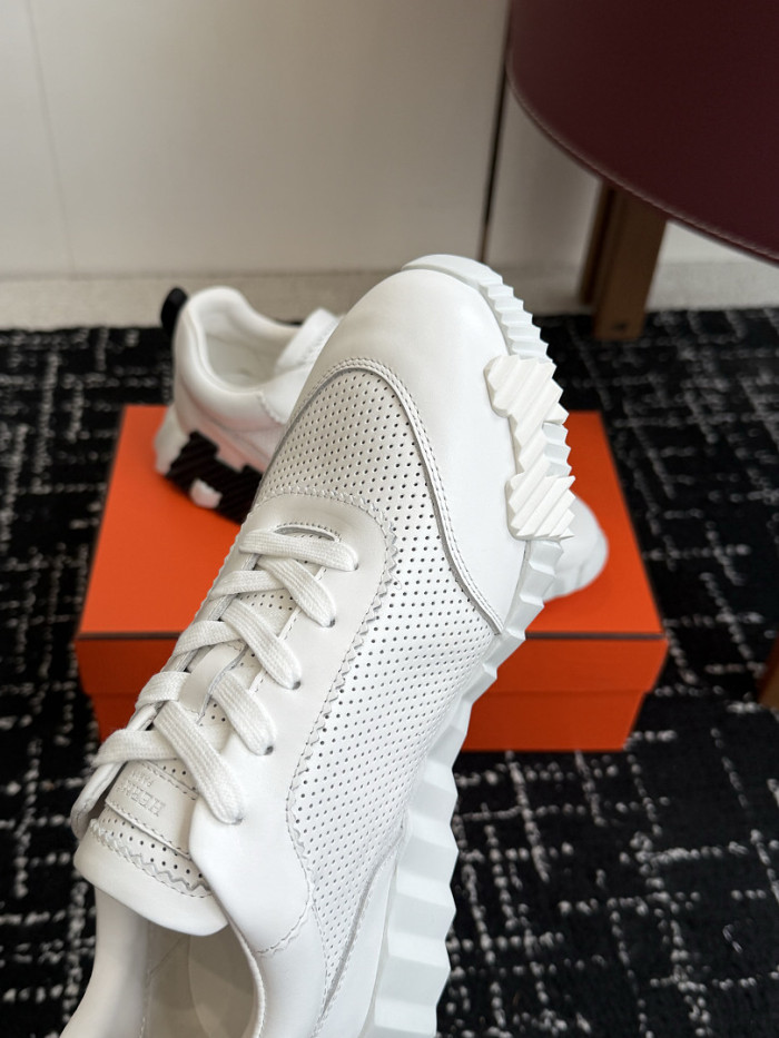 HER SHOES HM-32