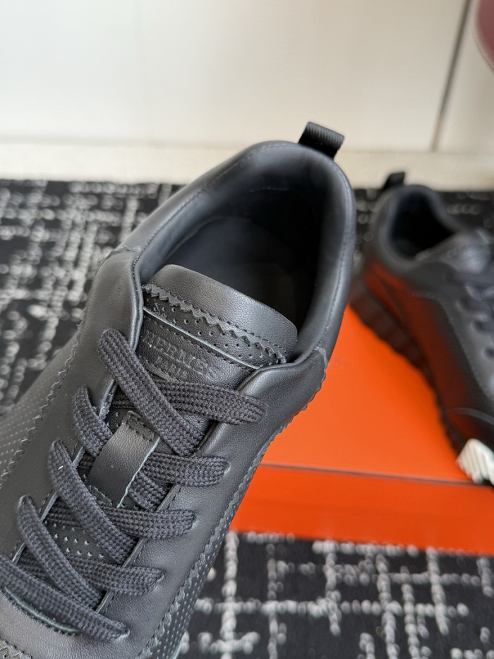 HER SHOES HM-31