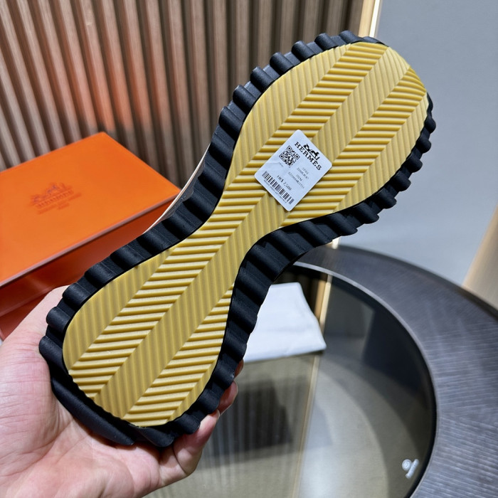 HER SHOES HM-13