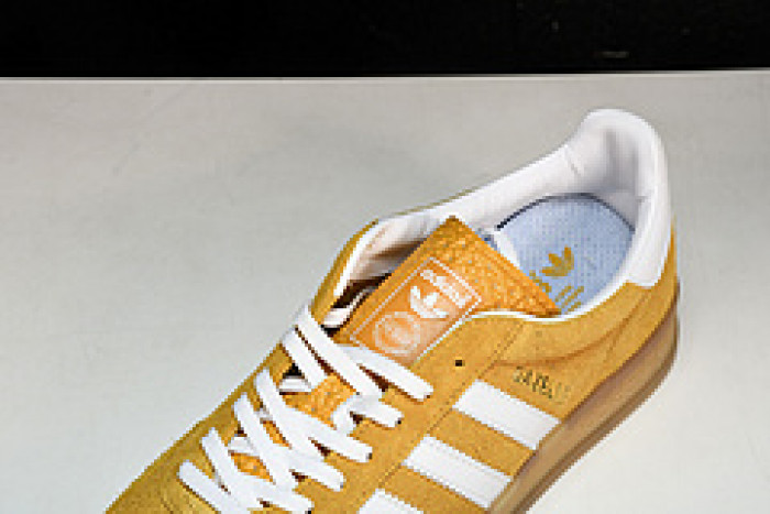 ad low-top sneaker gazelle indoor hq8716