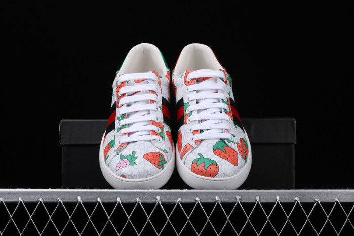 gi ace embroidered low-top sneaker h903p114