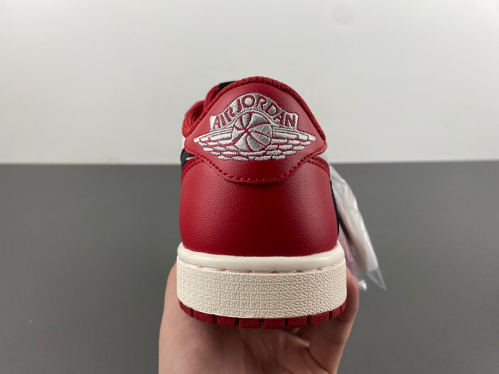 Travis Scott x Air Jordan 1 DZ4137-7001