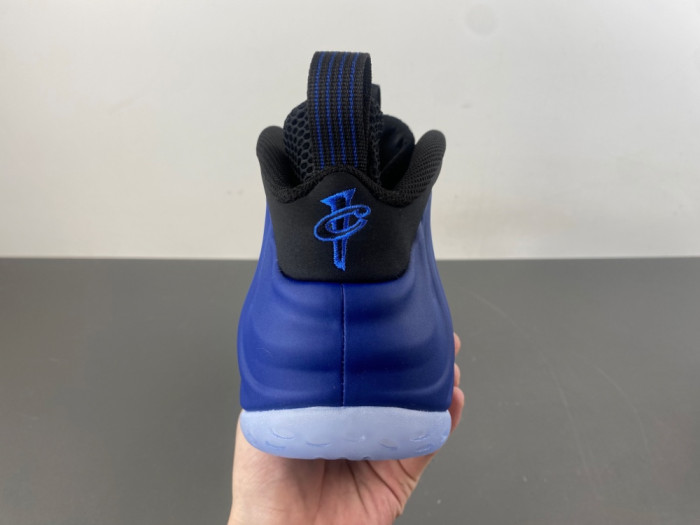 Nike Air Foamposite “Deep Royal” HJ5195-400