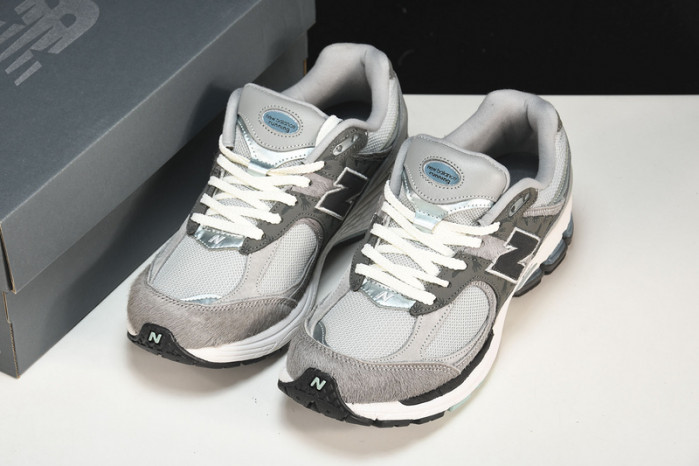 new balance 2002r atmos grey rat m2002rat