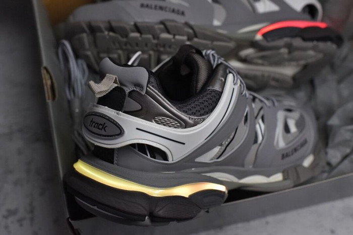 (led) bl tess s. gomma trek light low sneakers grey white h903p0422